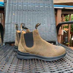 Brown Blundstone Women’s Chelsea Boots